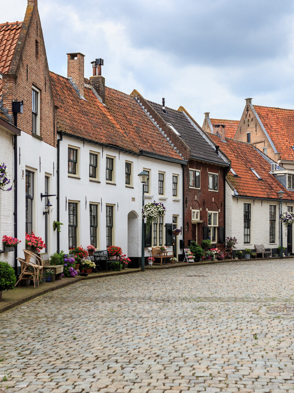 Wandelen langs de pittoreske huisjes in de historische Hanzestad Hattem