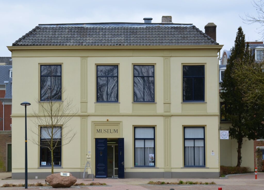 Voorkant van het museum De Casteelse Poort