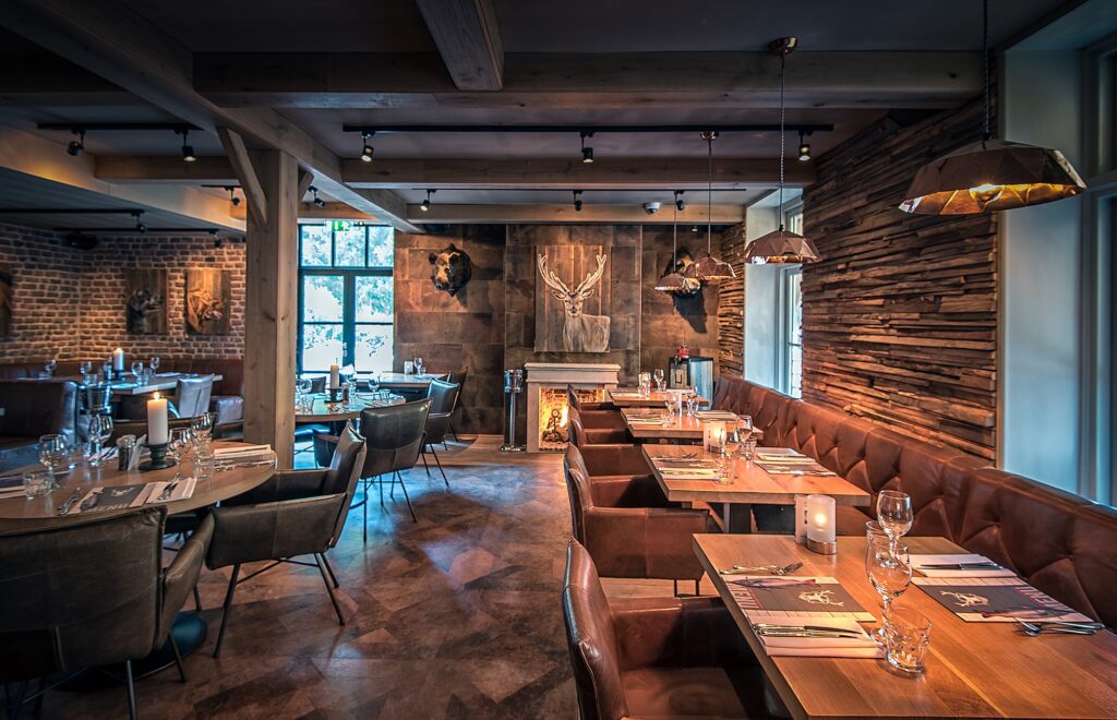 Het interieur van restaurant Planken Wambuis.