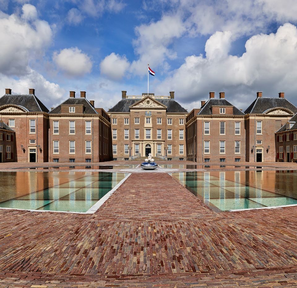 Voorkant van Paleis Het Loo in Apeldoorn