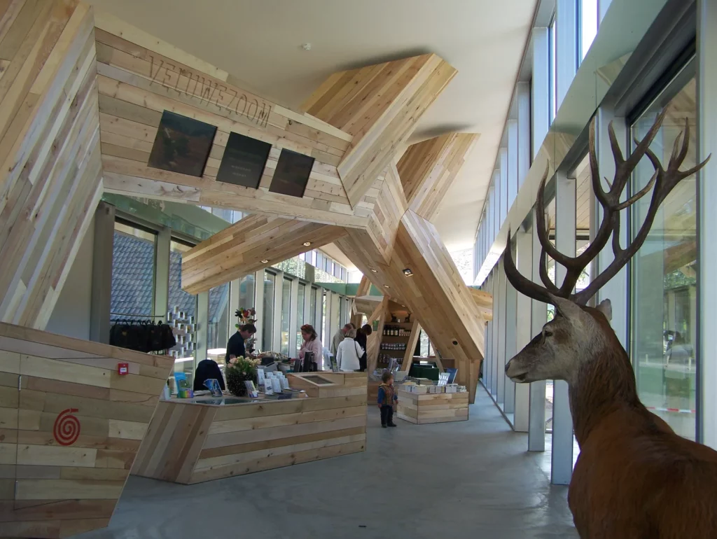 Interieur van bezoekerscentrum Veluwezoom van Natuurmonumenten.