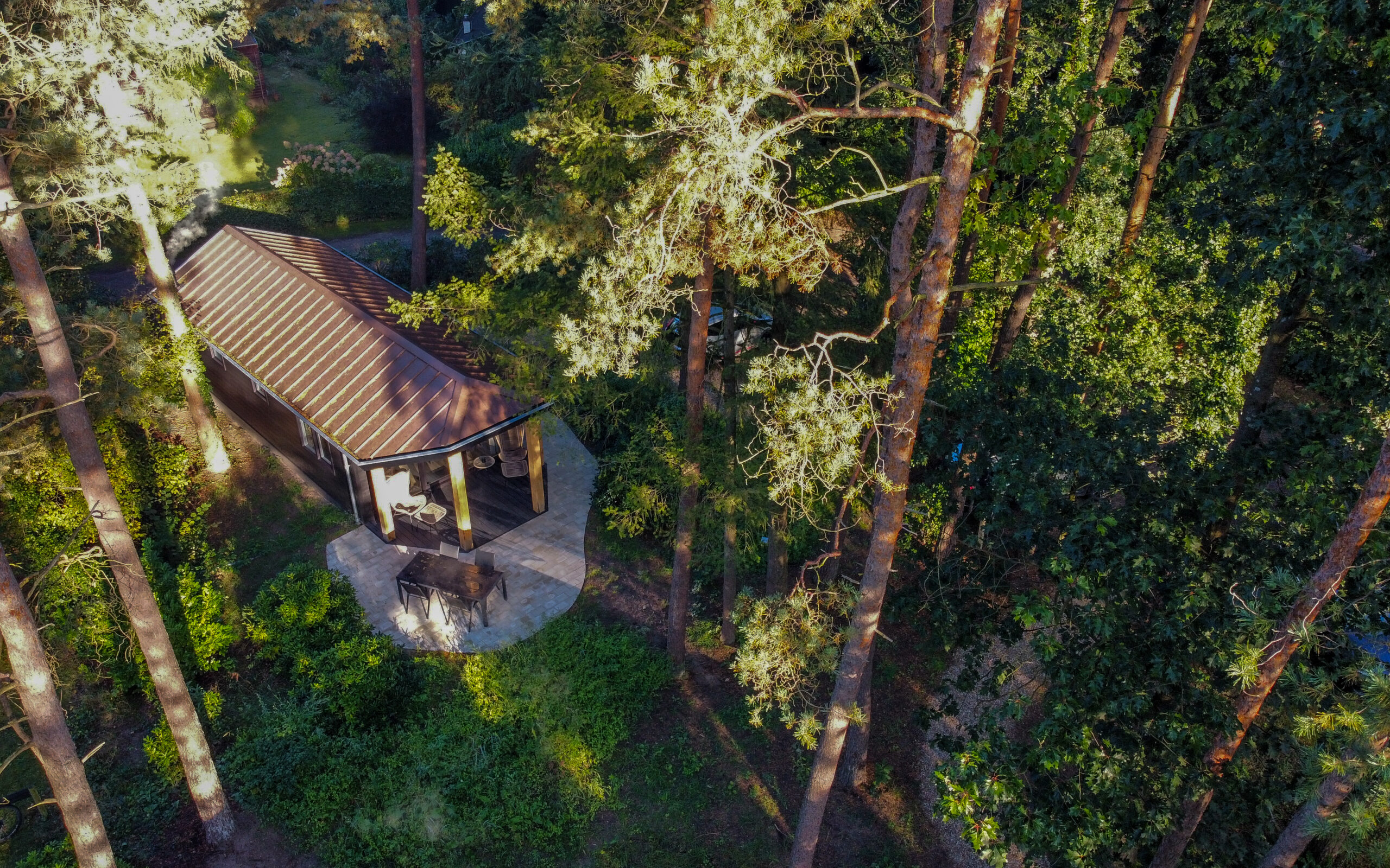 bungalow tussen de bomen